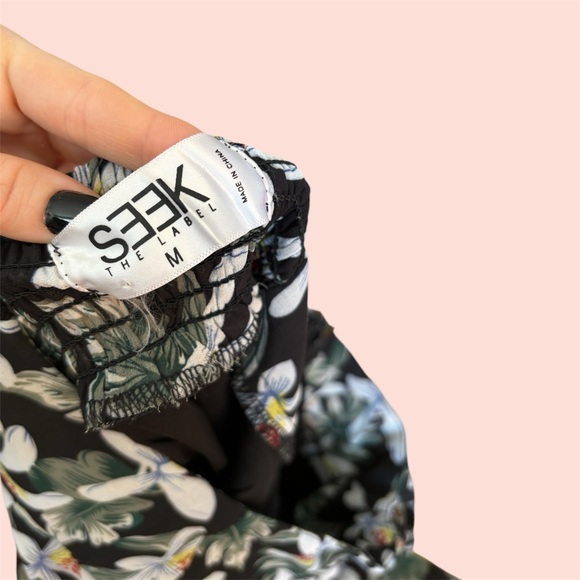 SEEK THE LABEL FLORAL BLACK SCORT/ SKIRT WITH INTERNAL SHORTS FLOWY SIZE MEDIUM - Picture 3 of 6